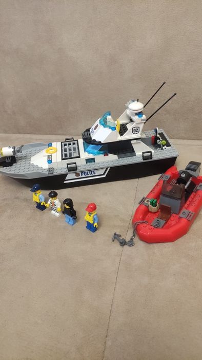 LEGO City 60129 - Полицейска патрулна моторница