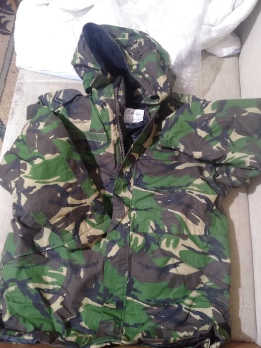 Haine si bocanci militare