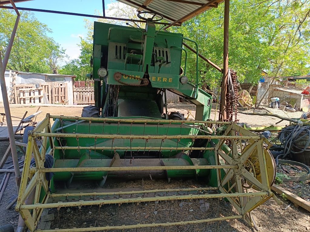 Dezmembrez combina John Deere 330