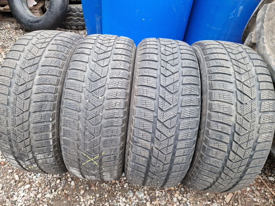 Anvelope 215/55R17 marca Pirelli, M+S, 6.5 mm