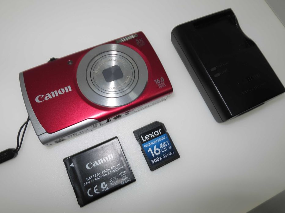 Canon PowerShot A2500 фотоапарат камера в отлично състояние червен