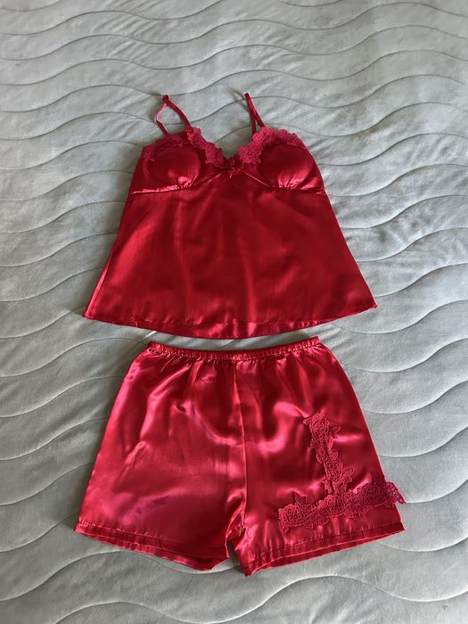 Сатенена нощница в бурдо, 5 части