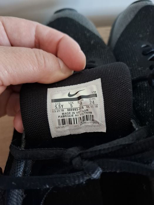 Маратонки NIKE. Стелка 24см.
