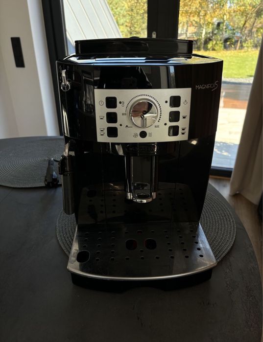Aparat cafea Delonghi magnifica S
