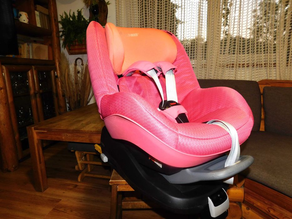 Pachet Maxi Cosi: scaun auto Pearl (9-18 kg) + bază ISOFIX
