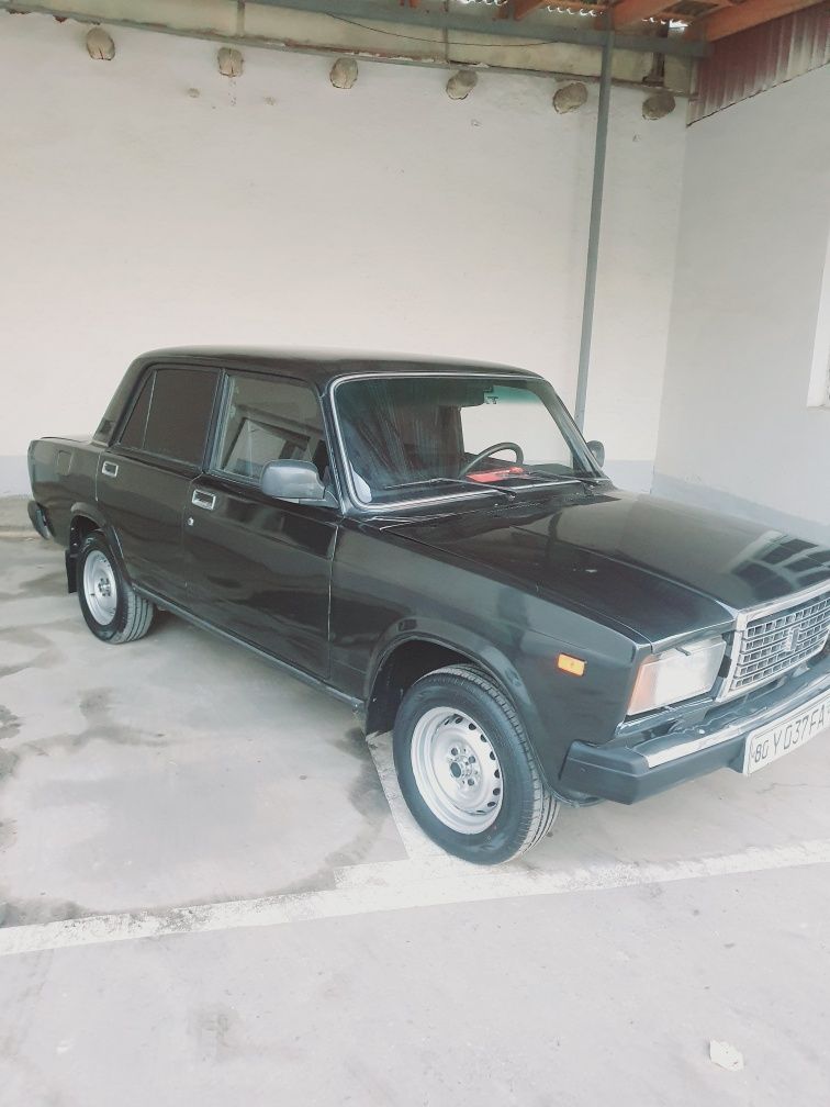 Vaz 2107 sotiladi