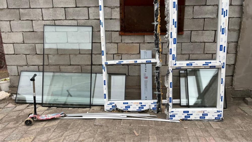 Продам окно с дверью от балкона