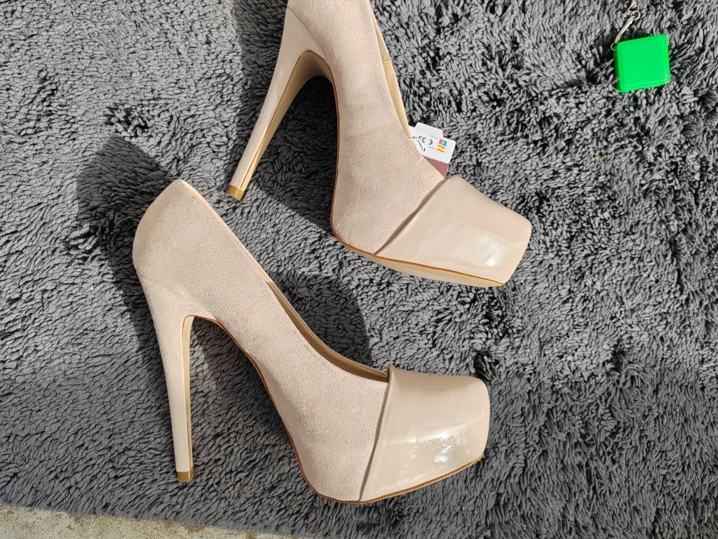 Pantofi Zara cu toc înalt cream