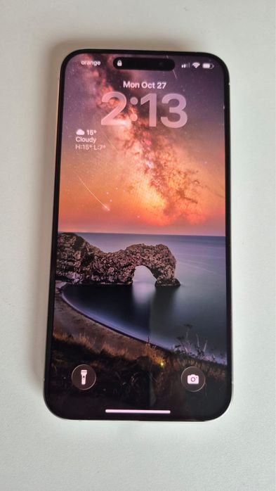 Vand, schimb Iphone 15 pro max alb 256 gb ca nou, cu Iphone air.