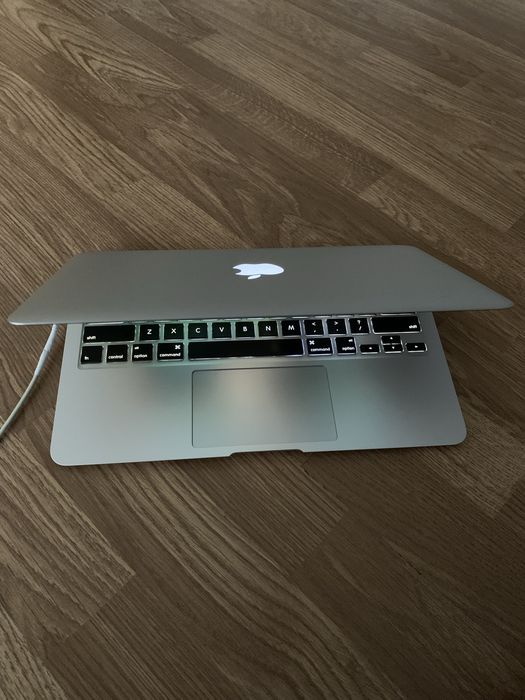 Laptop MacBook Air Slim intel core i5,Display 11,6,Tastatura luminata.