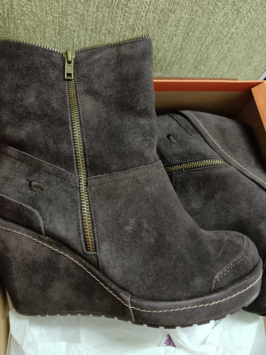 Продаю новые натуральные замшевые полусапожки, недорого осенние раз 39