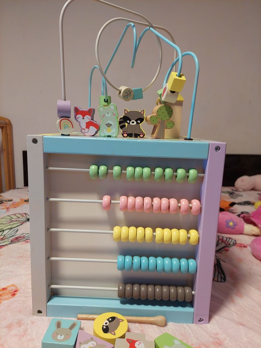 Vând cub activități varianta mare 30/30 cm ofer cadou cuburi moi bebe.