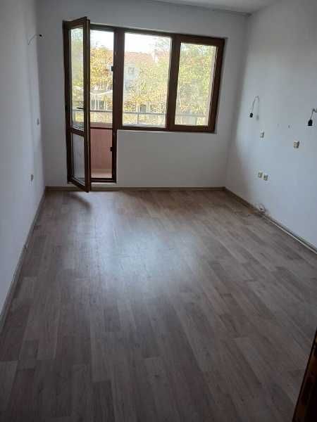 Дава се под наем Тристаен апартамент в Бургас, Лазур - 100 кв.м за 306 € - Снимка #1