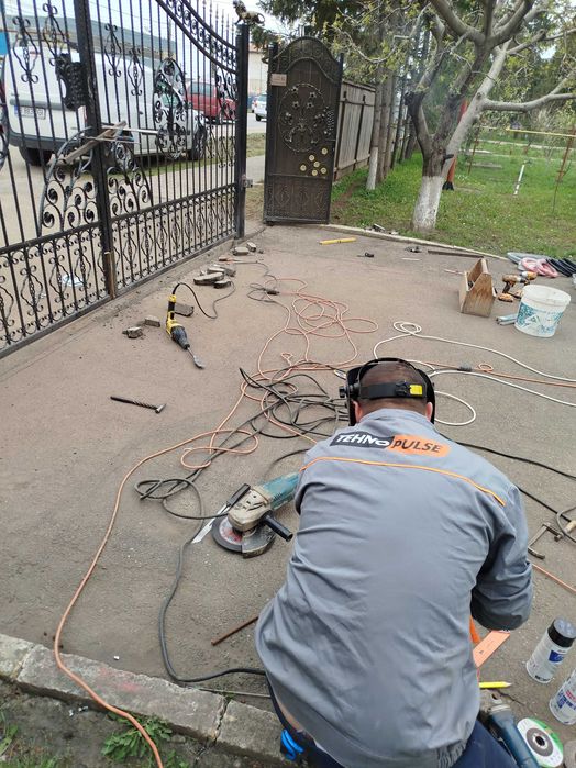 Automatizări pentru porți batante/culisante/autoportante/uși de garaj