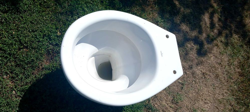 Vas WC putin fisurat Arad