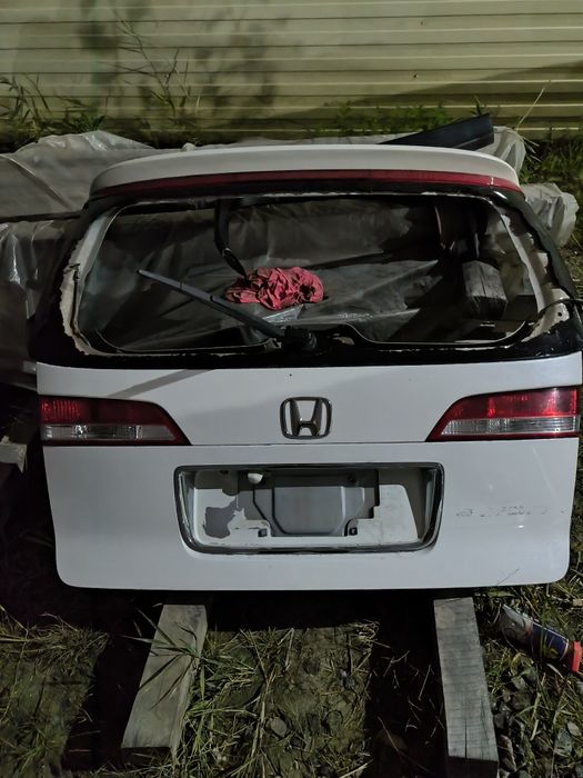 Крышка багажника. 5 я дверь honda elysion