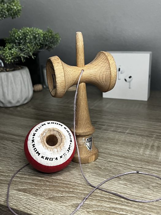 Kendama Krom cu semnătura lui Xremus
