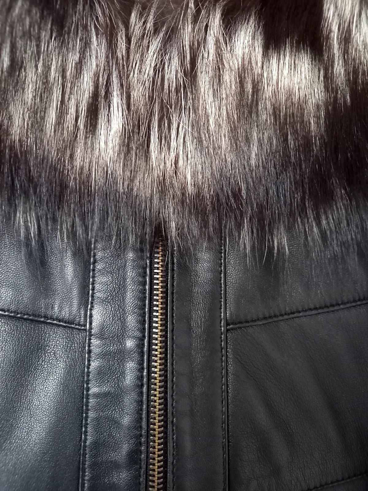 Ново зимно палто от естествена кожа и богата яка от сребърна лисица