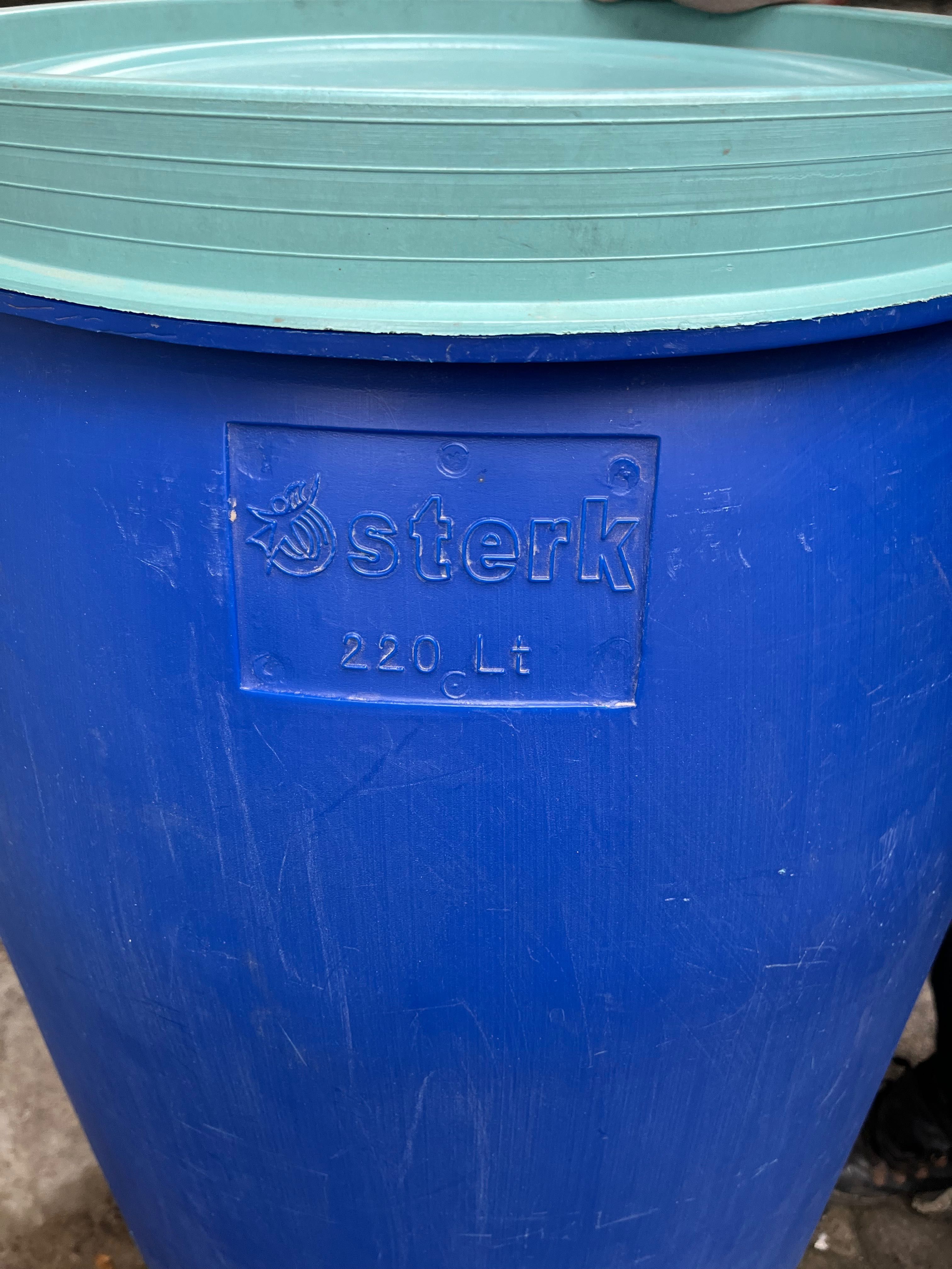 Butoi plastic 220 l