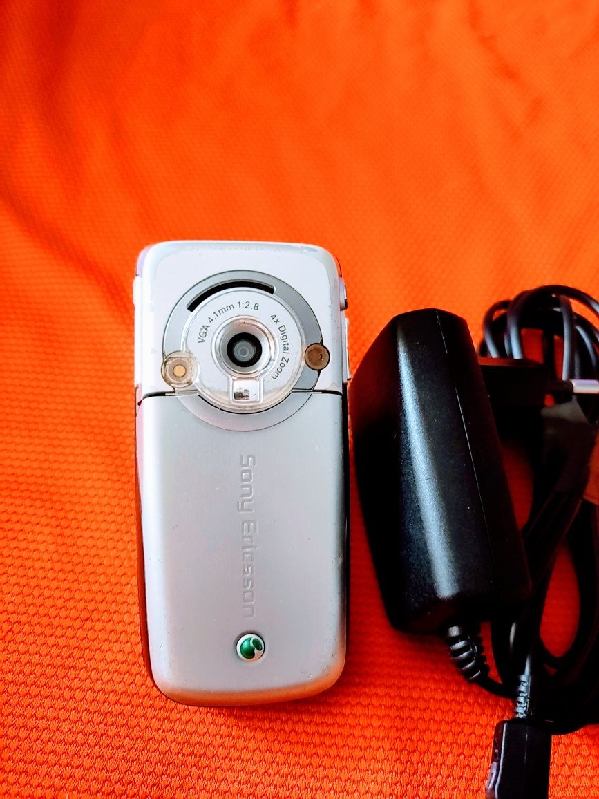Sony Ericsson k700i cu încărcător ( decodat, română)