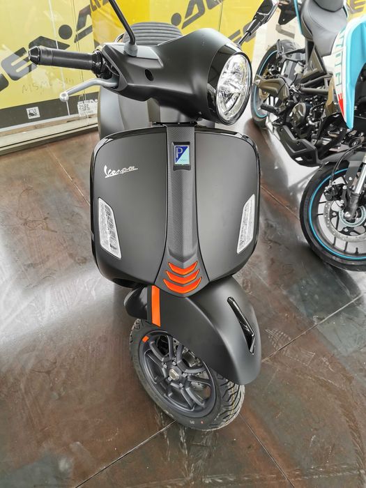 Scuter Vespa GTS Super Sport 2024