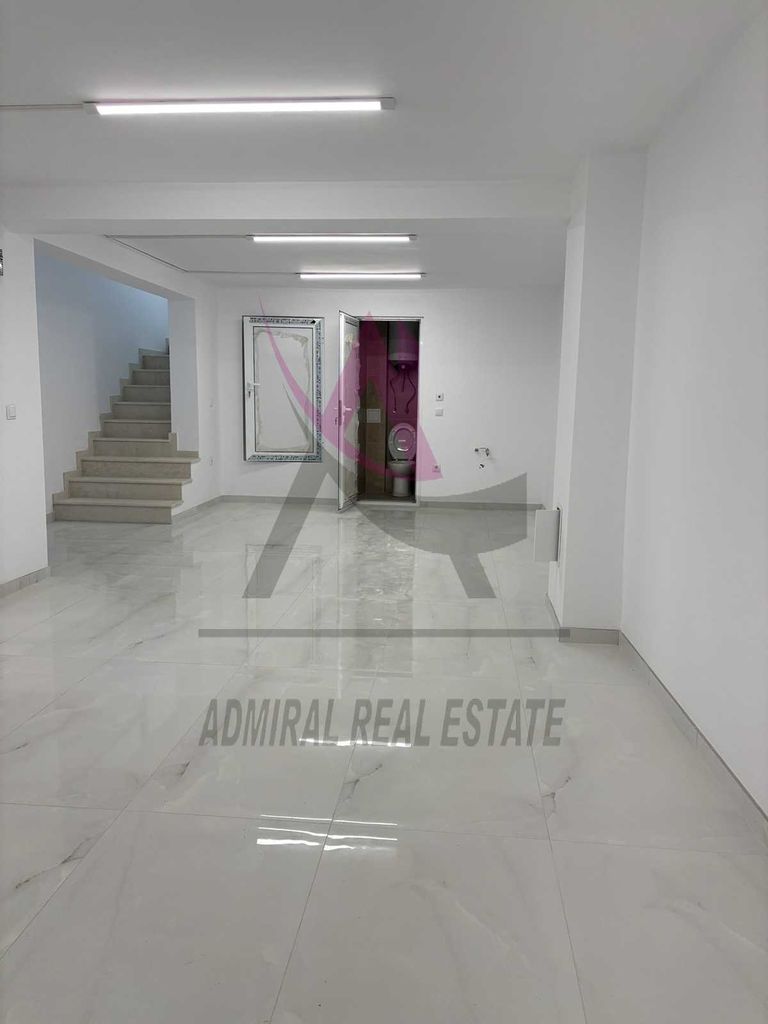 Дава се под наем Магазин в Варна, Център - 110 кв.м за 5500 € - Снимка #3