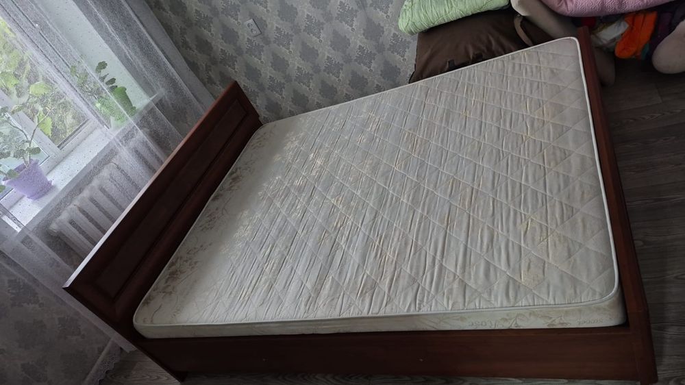Продам спальный гарнитур