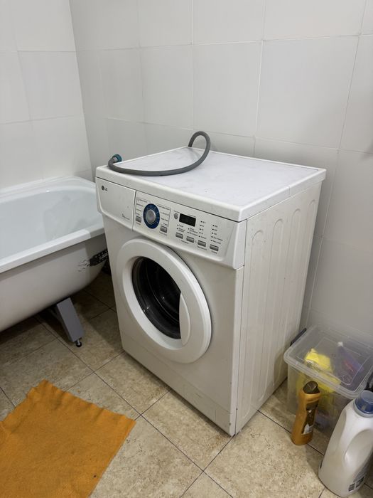 Продам Стиральную машину LG на 5КГ