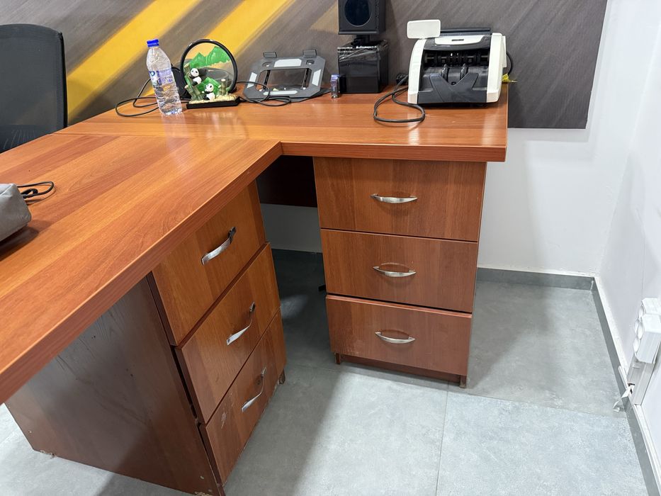 Kompyuter stol sotiladi 3ta bir xil rengi karicniviy a