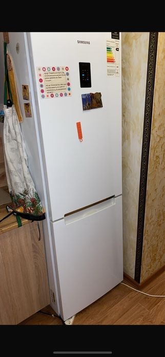Срочно полдам холодильник
