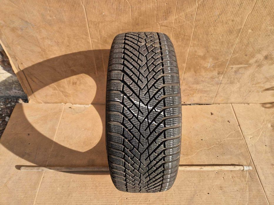 1 Pirelli R19 225/45/
 Зимна гума
DOT2422