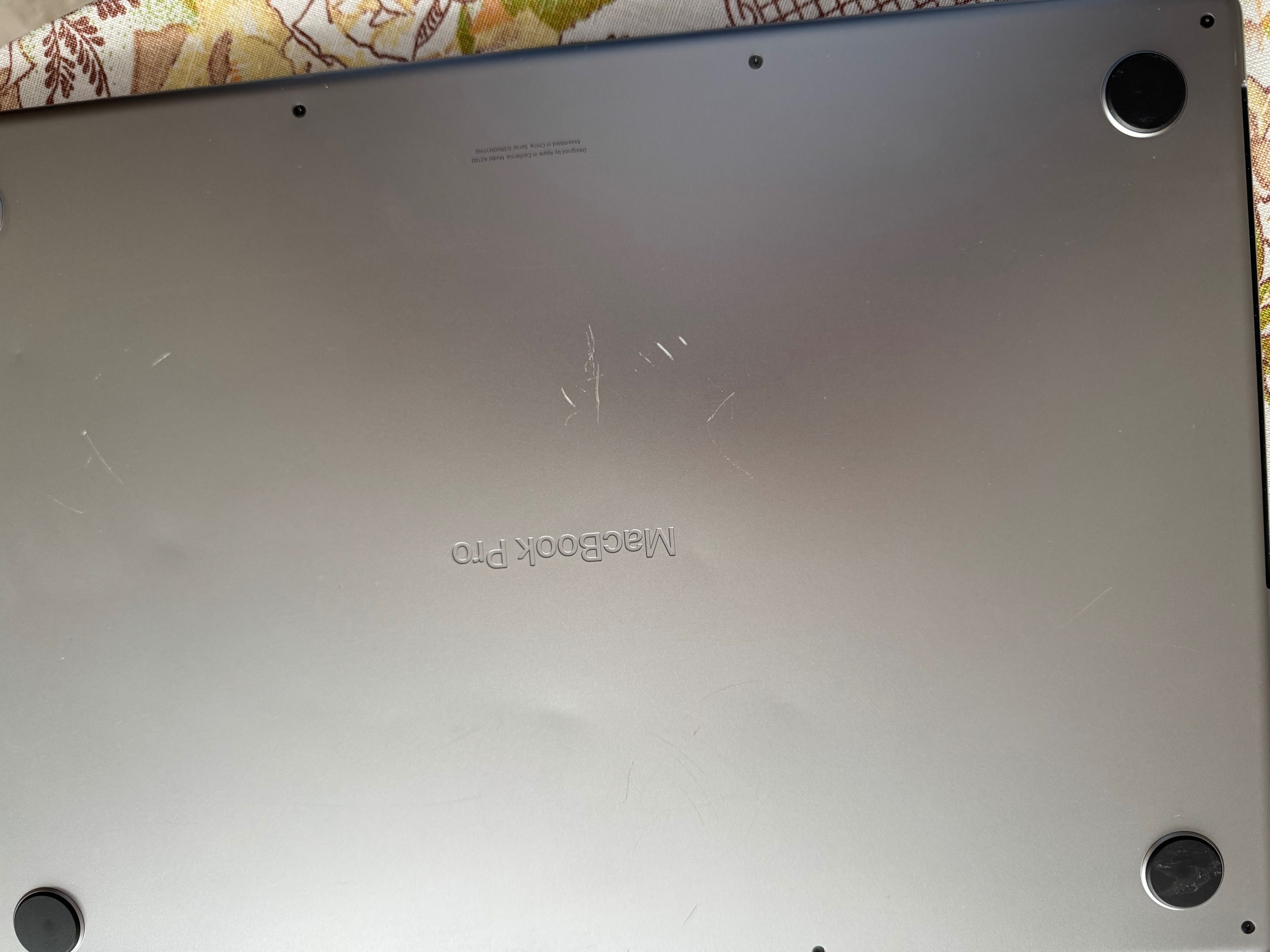 MacBook Pro M2 16"