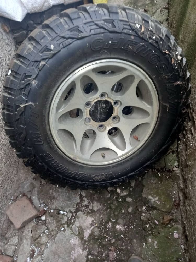 Гуми Паджеро 245/75/16