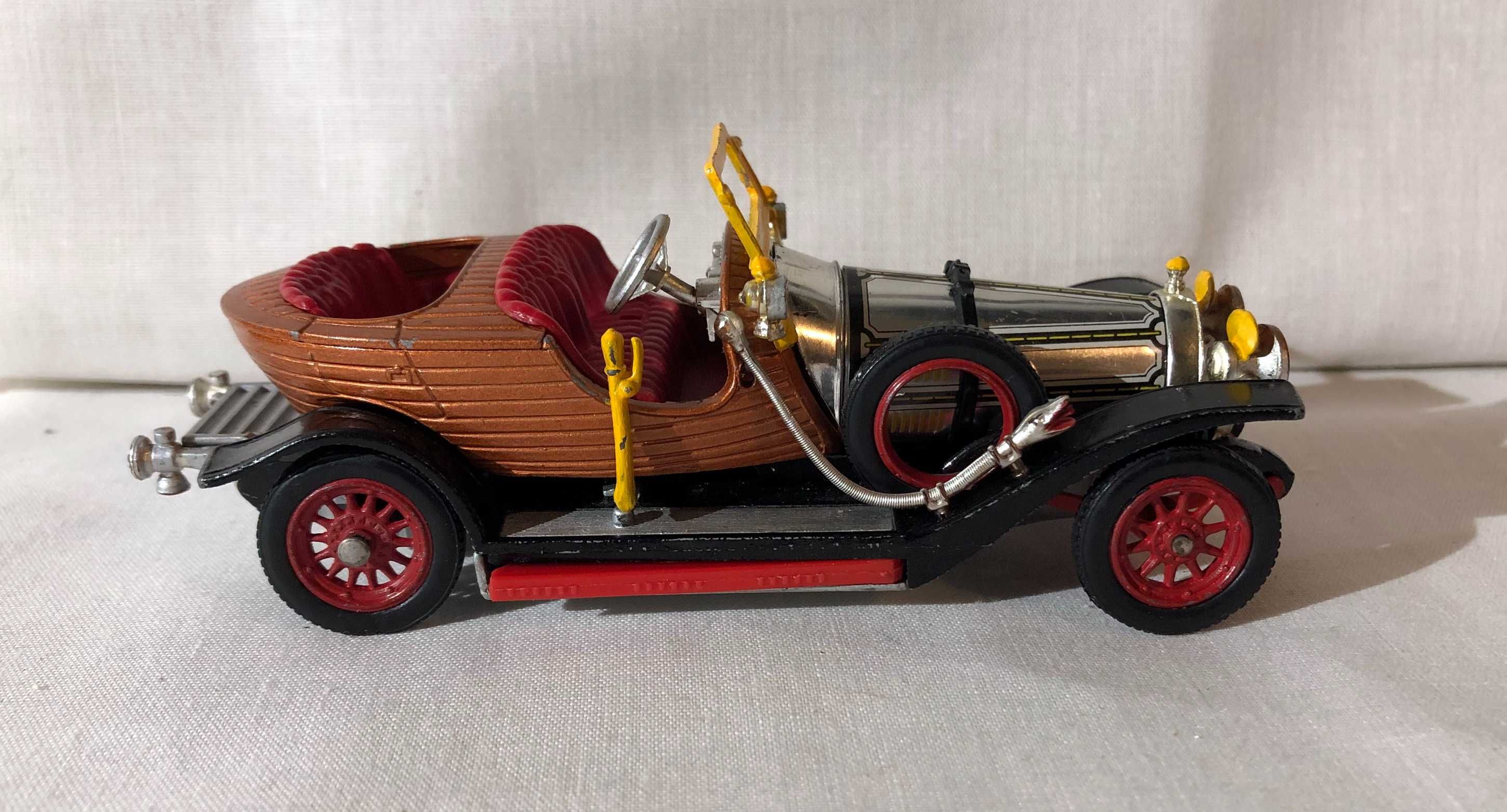 Macheta Corgi 266 Chitty Chitty Bang Bang Magical Car sc 1 45 anii 60