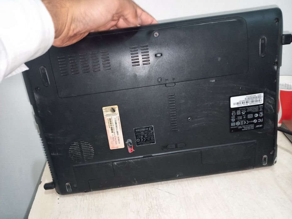 Notebook sotiladi acer