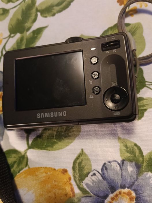 Фотоапарат Samsung D75  7.2 MP