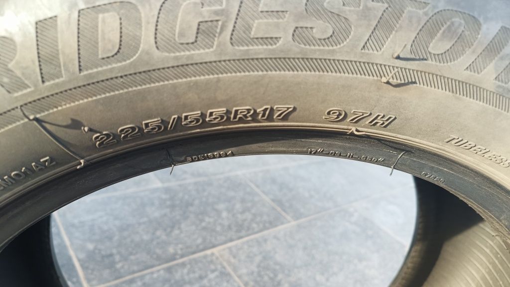 Bridgestone 225/55/17 - runflat