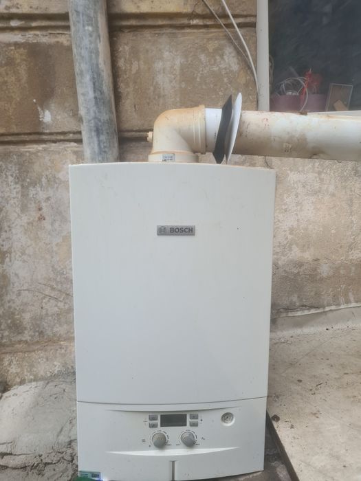 Vând centrala bosh 2000 condens pentru piese