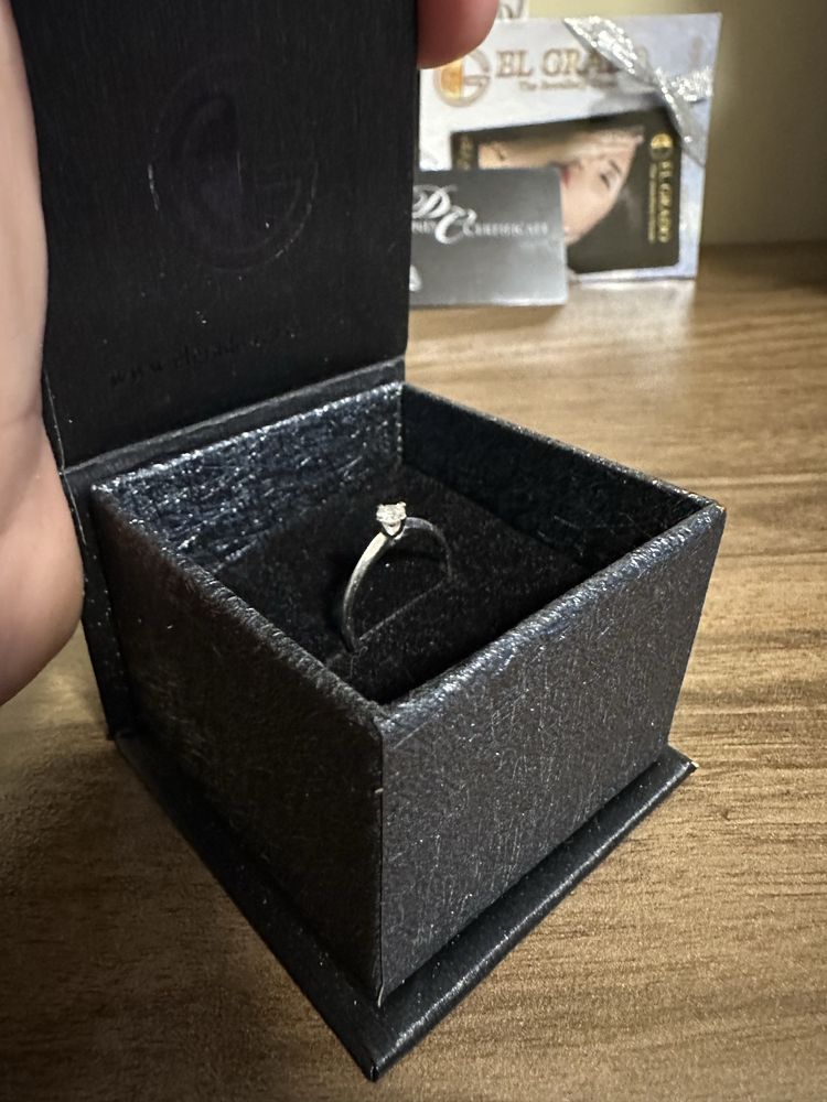 Годежен пръстен бяло злато 14К  с диамант VS1 F 0,13ct El Grado