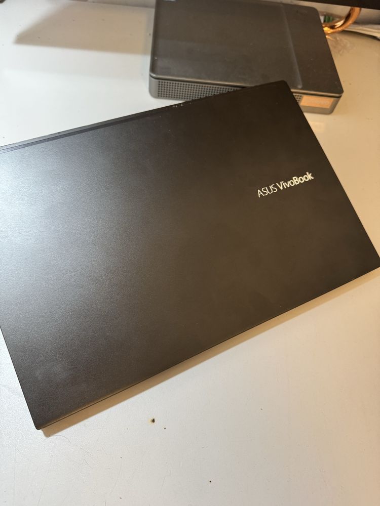 Laptop Asus super slim 14 inch cu Amd Ryzen 7 512gb SSD 4h baterie