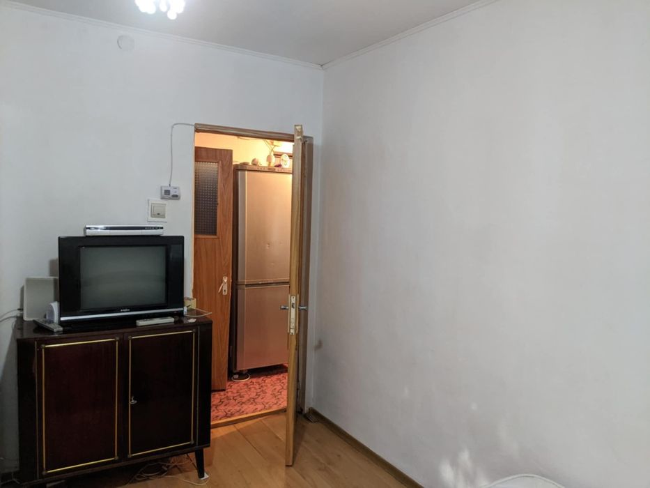 Camera de închiriat in apartament 2 camere, decomandat