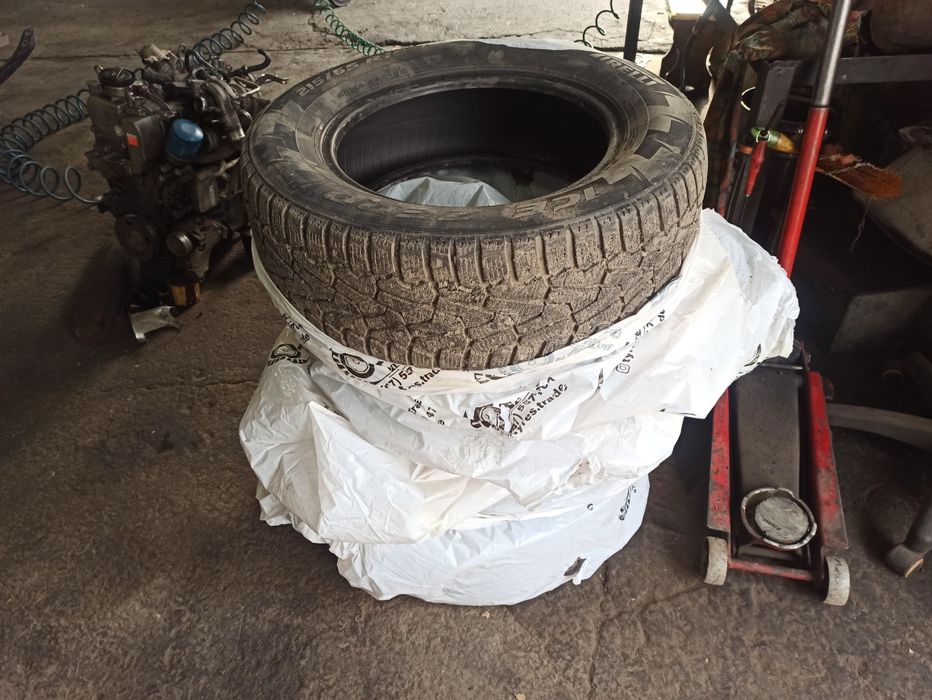 Продам зимнюю резину.