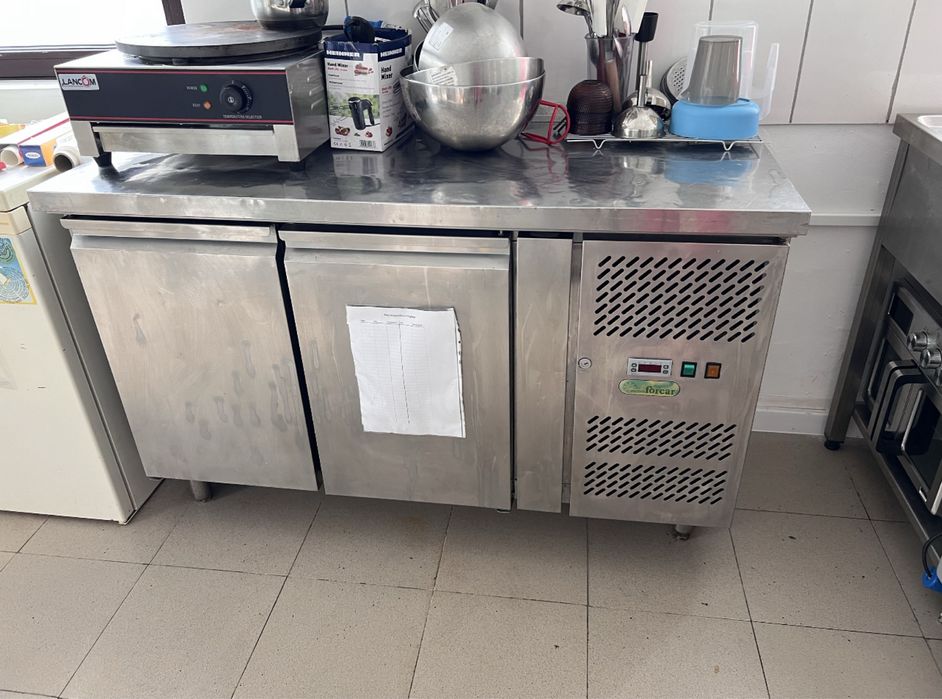 Masa de lucru frigorifica + 2 frigidere