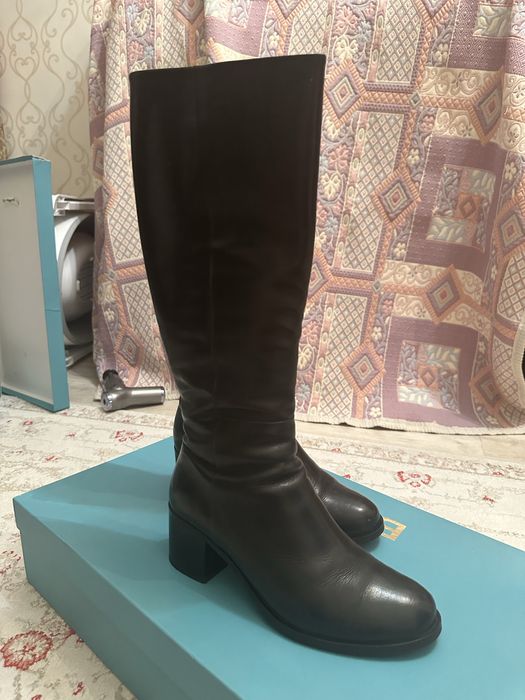 Продается кожанные сапоги.