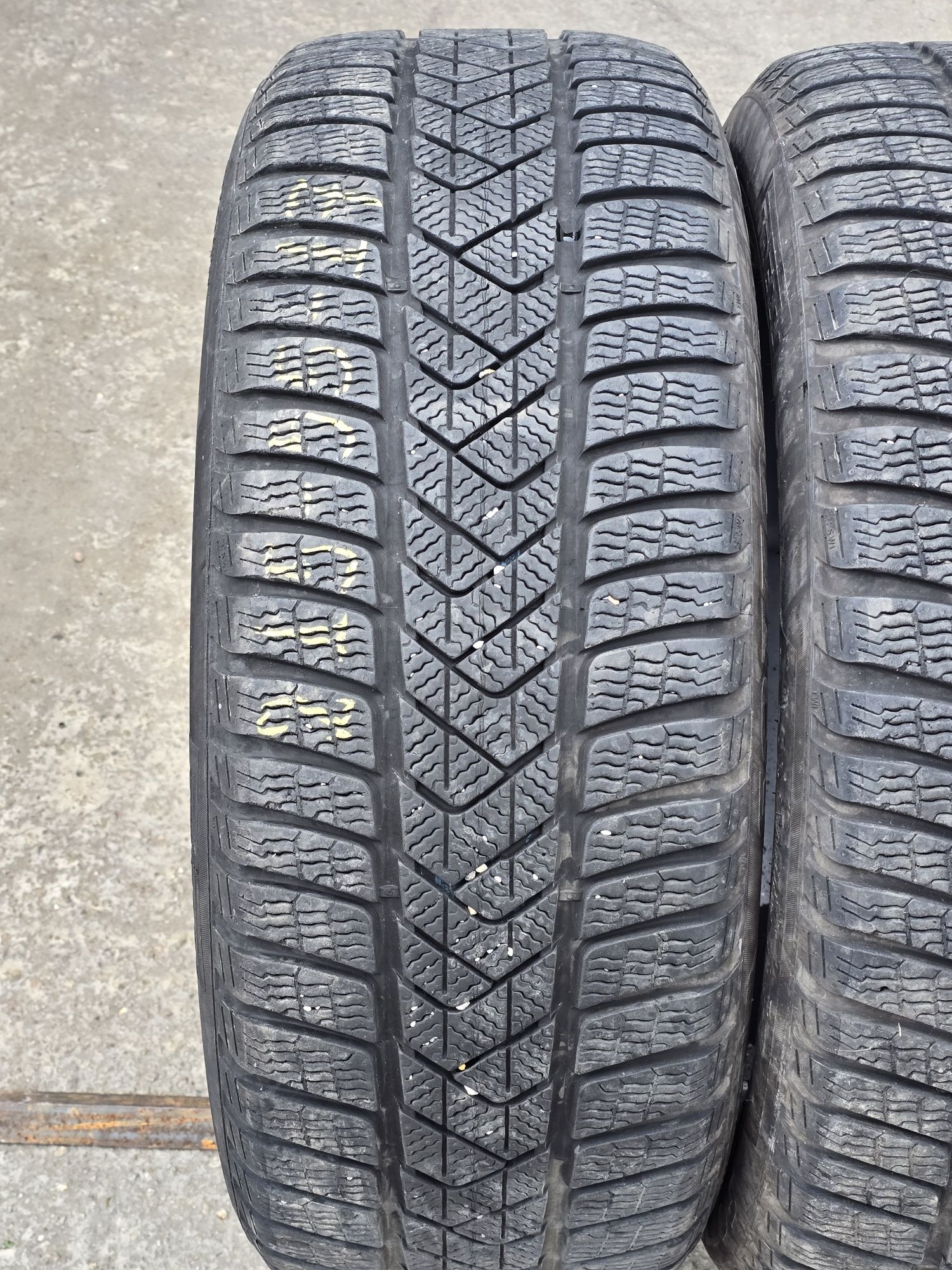 2 Броя 215/55/17 Pirelli 6mm