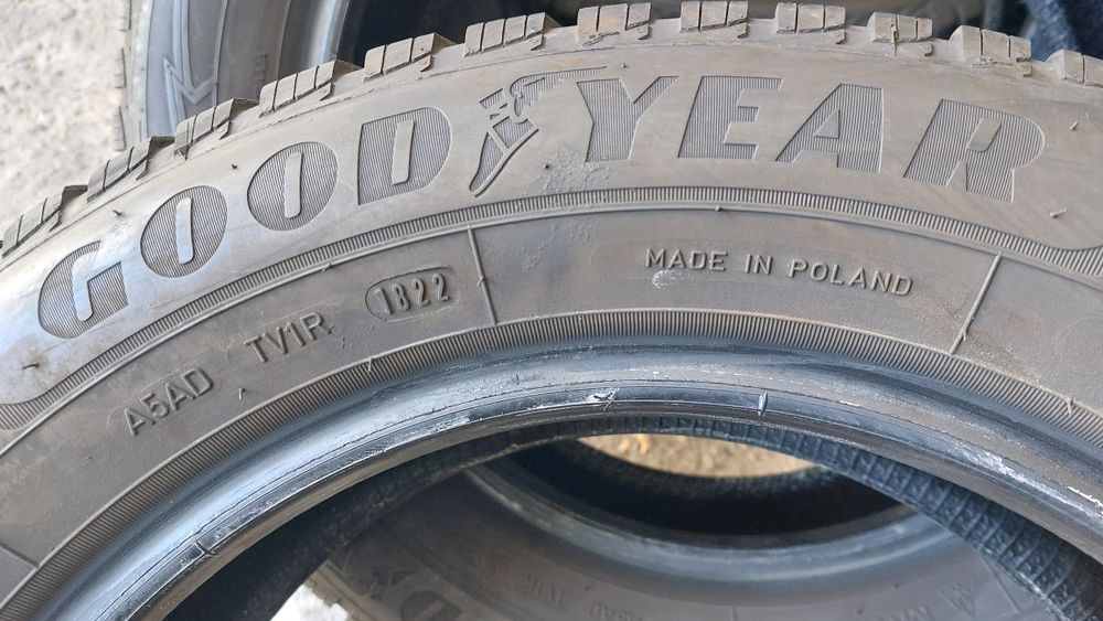 Зимни гуми 185/65/15 Goodyear Ultragrip 9 4 броя