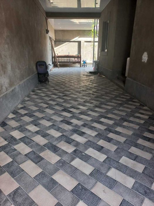 Срочно продается дом 8 комнат,2,5 сотки,метро Хонабод.