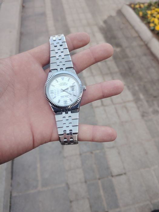 Rolex soati kumush rang