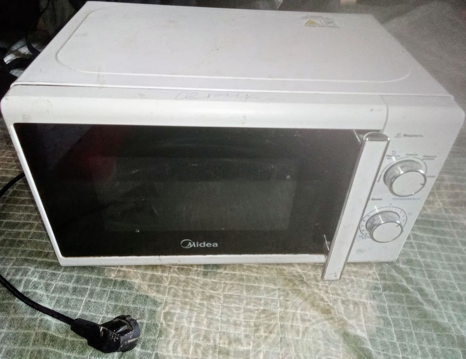 Микроволновка Midea