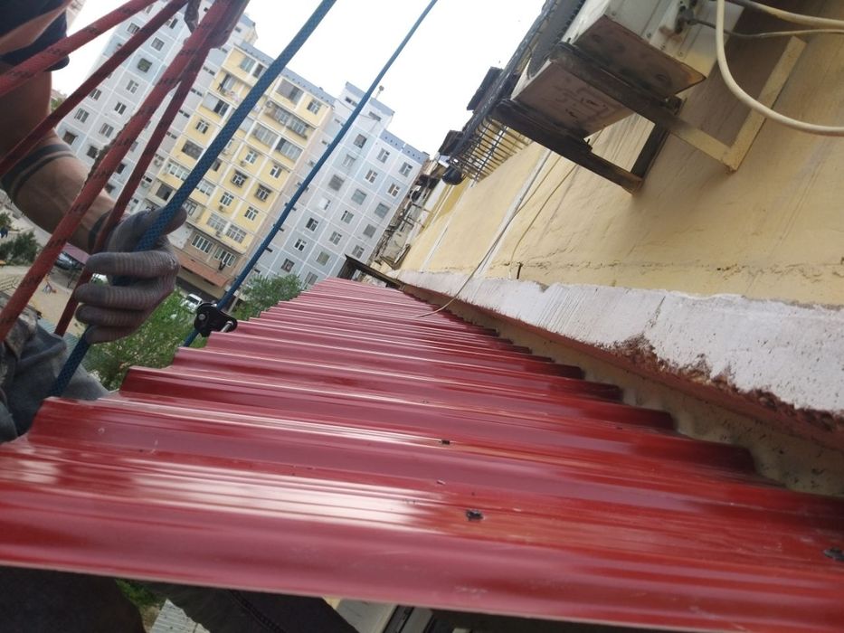 Установка бесшумного козырька, мойка фасада высотные работы, альпинист